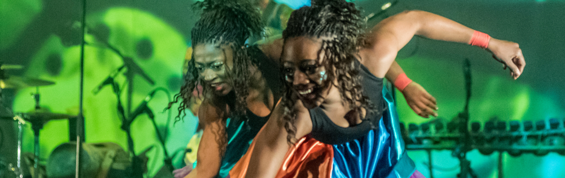 2 smiling dancers in Kalabanté 