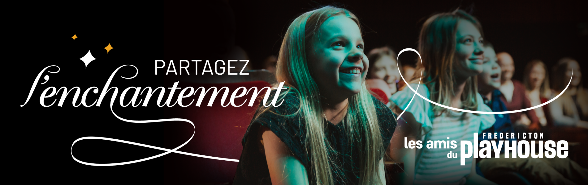 two children smiling in the audience, words overlaid "partagez l'enchantement"